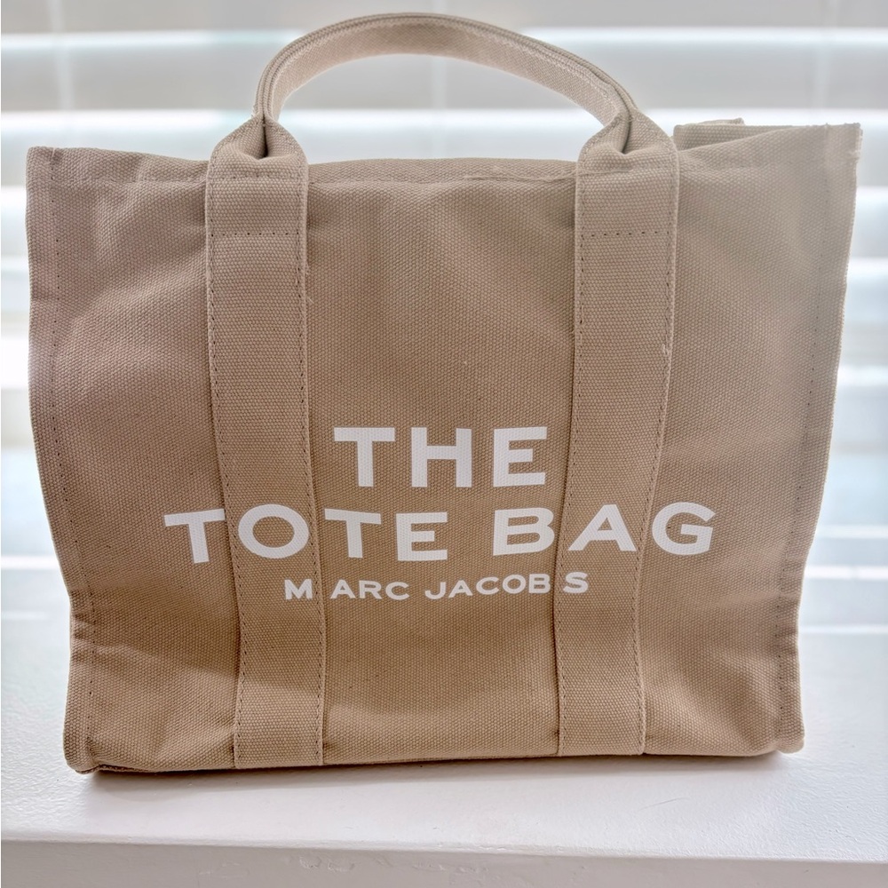 NWOT Marc Jacobs Beige Canvas Medium Tote bag - Picture 2 of 9